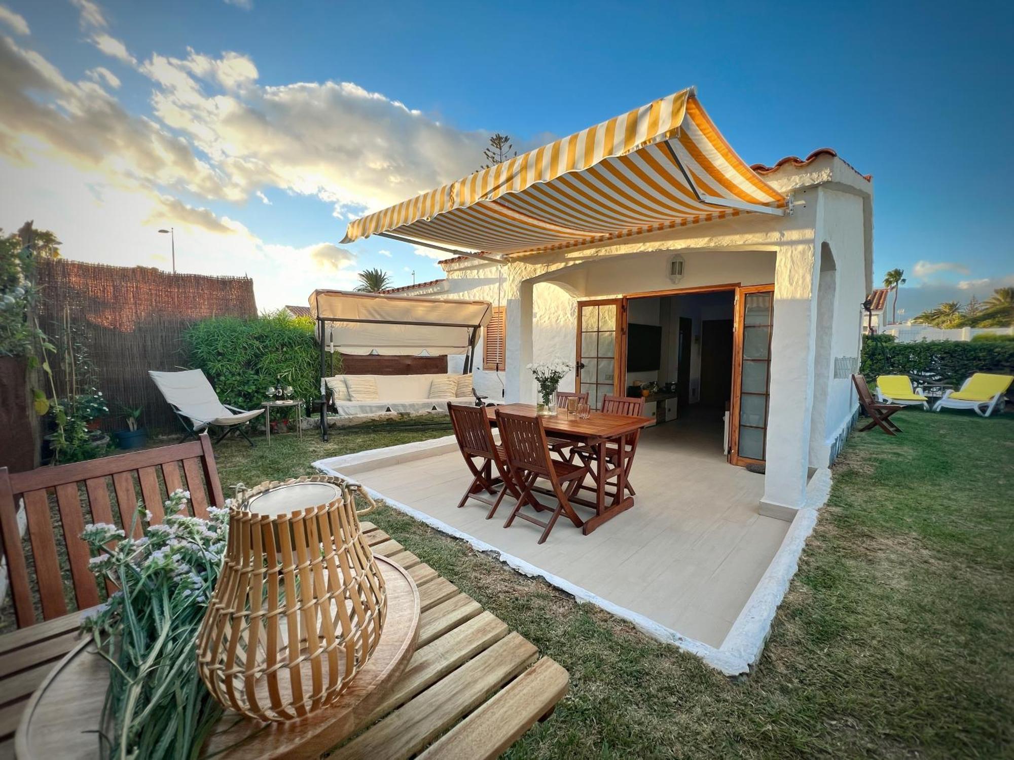 Buzzstays: 1-Bed Bungalow, Garden, Near Yumbo & Beach Maspalomas  Exterior photo